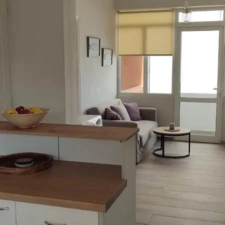 Frezia House *
